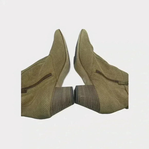 Aquatalia tan suede ankle short bootie side zip, buckle accent size 9.5 - Picture 2 of 9